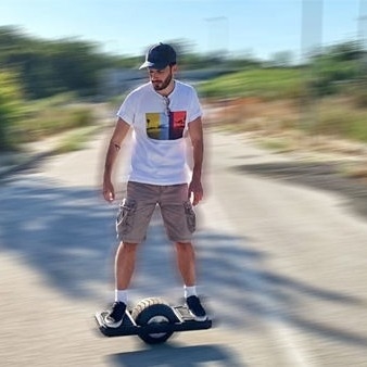 1500w Papan Selancar Onewheel 12 Inch 7Ah 21.5m/H 30 Sampai 35km